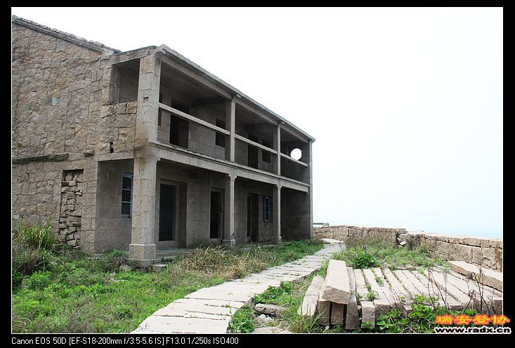 漂亮的石屋基本没人住。