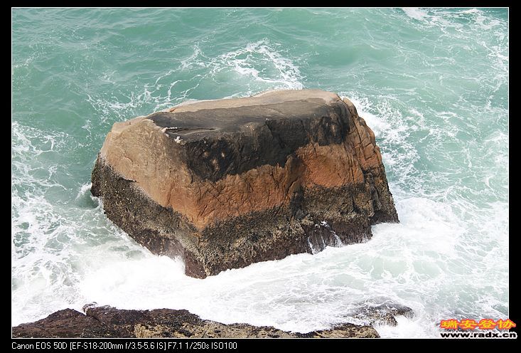 石头怪异，构造奇特。