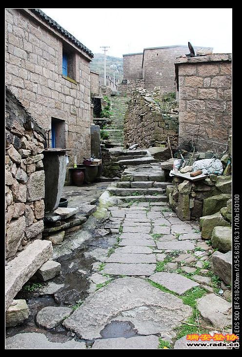 小路挺清洁的。