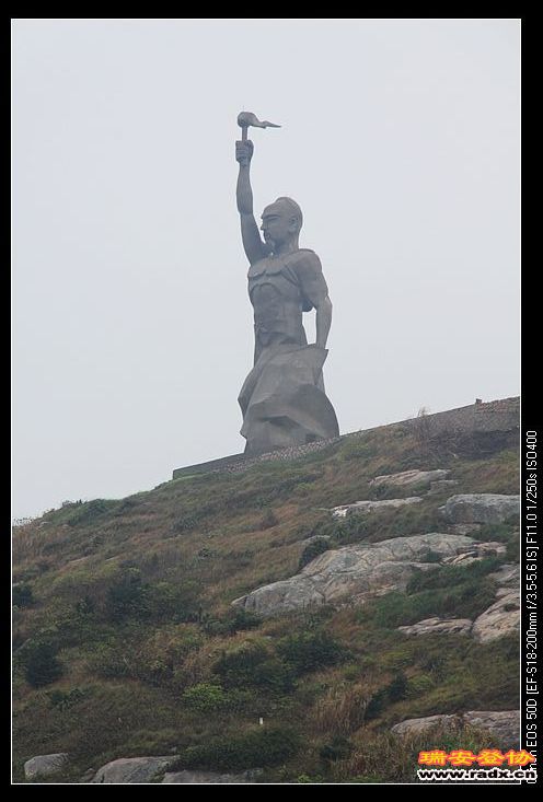 庙子湖山上的财伯公庙塑像，庙子湖的象征。200多年前的一个夜晚，海雾弥漫，有艘渔船触礁沉没，船上唯有福建 ...