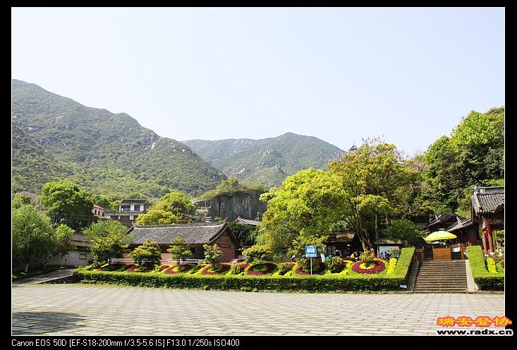 可以逃票，节约45元，左边房子是卫生间，有大路直接进去；右边是入口检票。