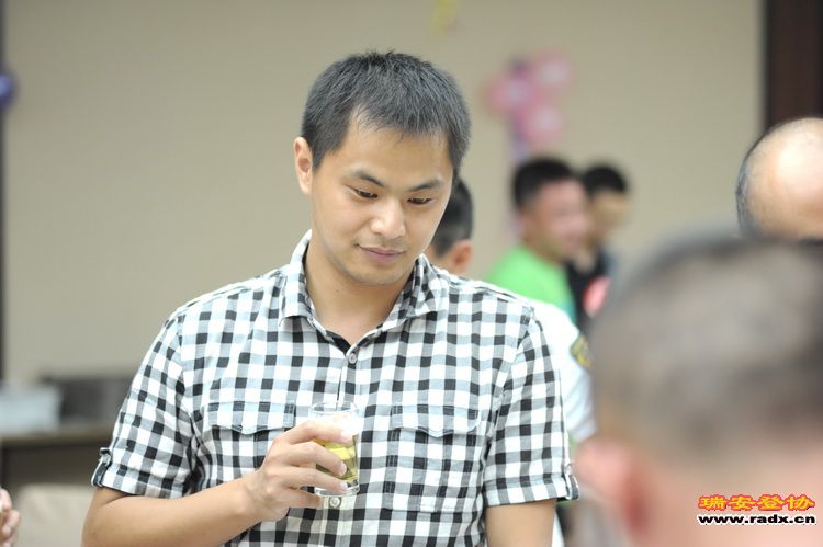 若有所思的阿隆.jpg