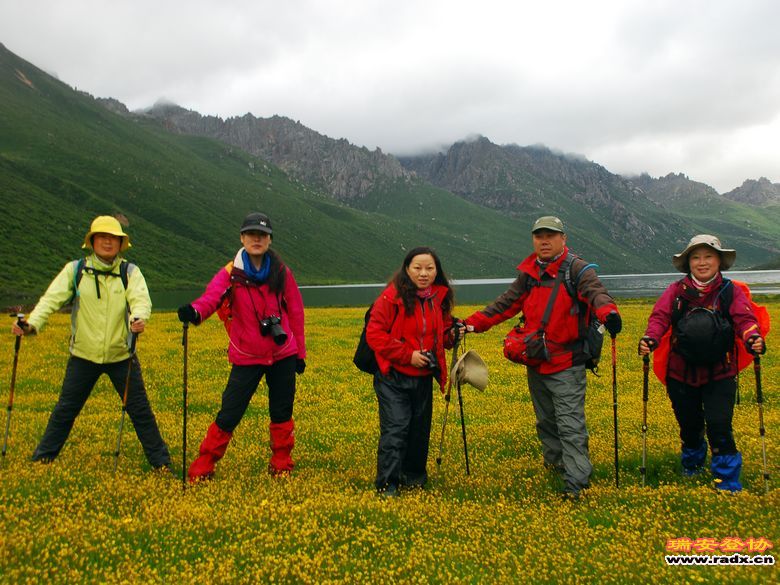 年报玉则-第四天开始徒步合影.jpg