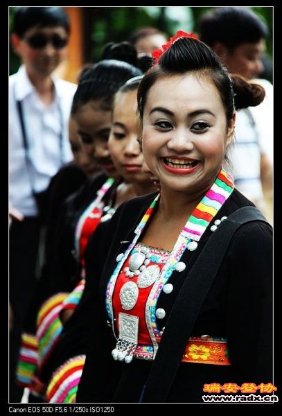 少女们，单纯，开朗，快乐