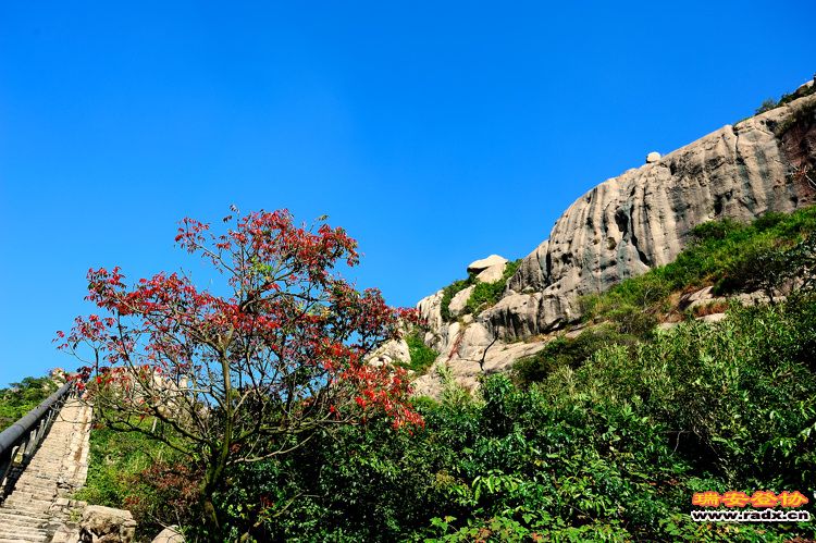 5-秋色掩映下的大罗山.jpg