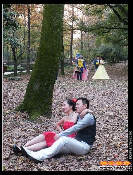 季节和天气好，佳人如云。