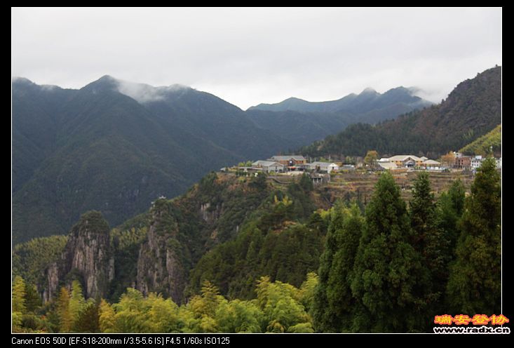 远眺南尖岩景区。