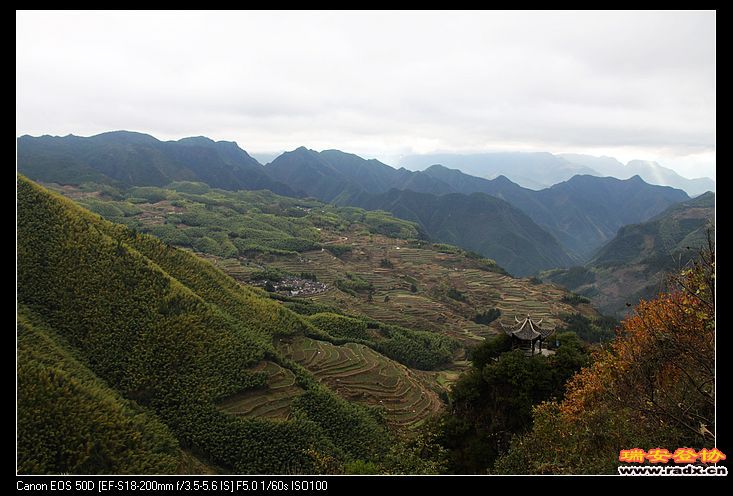 主题图，可惜缺少飘渺的云雾。