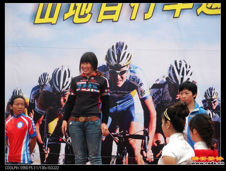 女子第一，二，三名。