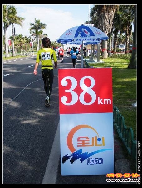 有的人跑不动，开始边走边跑。