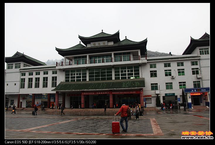 在此碰到俩珠海大学生，随4人同行。