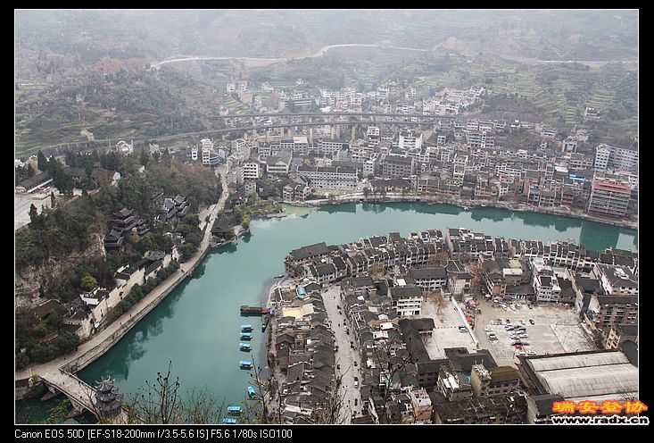 沪昆铁路穿城而过。