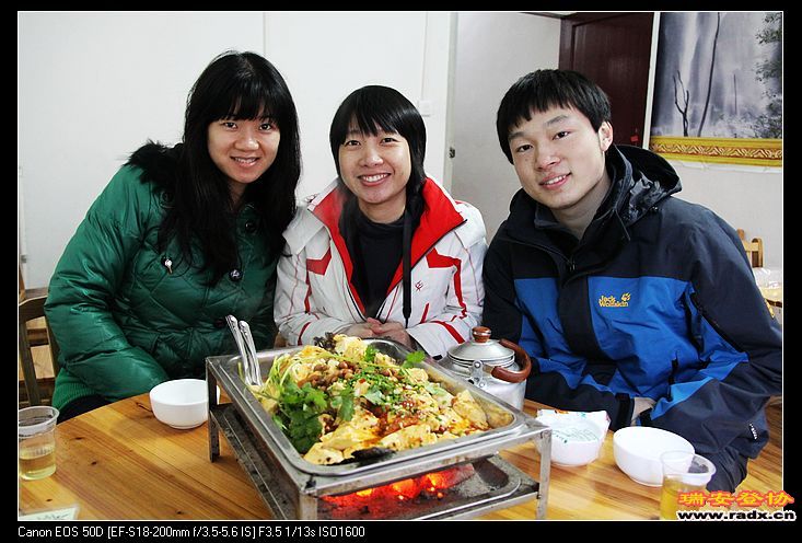 三个优秀大学生驴友。