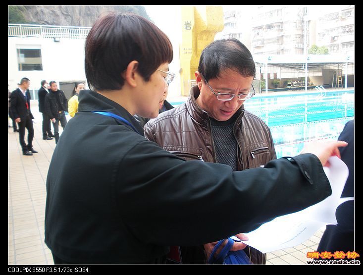 冬协会长，登协会员伊伊女士。