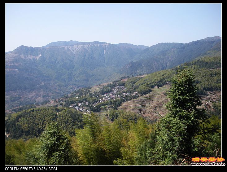 大山里的小村庄，遗世独立，是我们向往的地方。