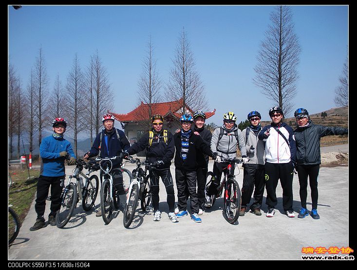 原来素不相识的十个人，在一起骑行也是种缘分，十全十美的一支队伍。