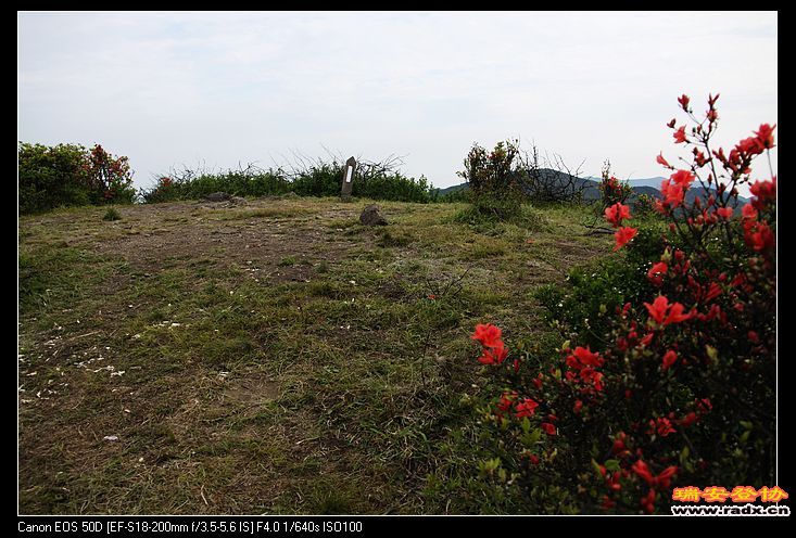 桃源尖，一块平地，海拔1438米。