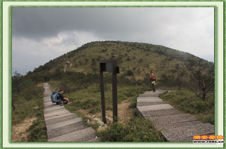 nEO_IMG_黄茅尖景区分岔口.jpg