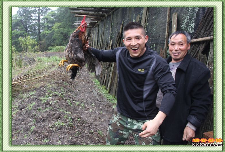 nEO_IMG_捉土鸡.jpg