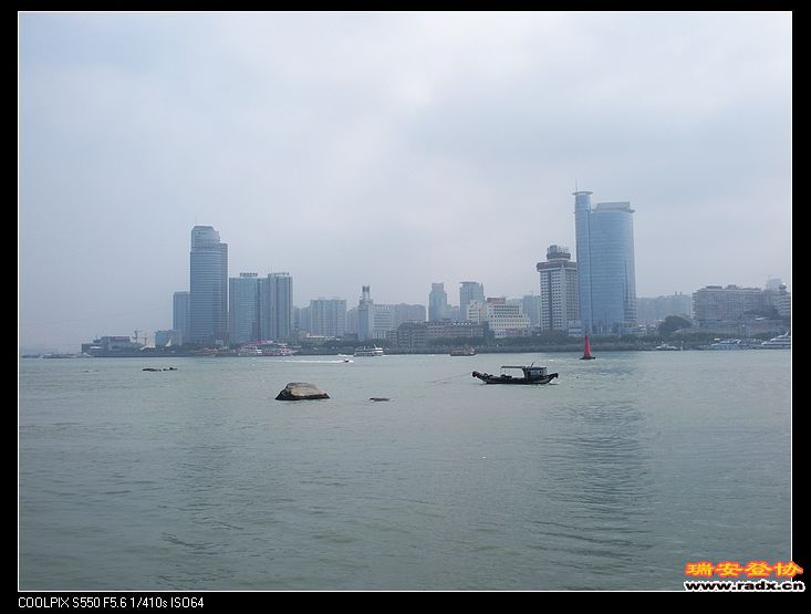 厦门，鲜亮，辉煌。