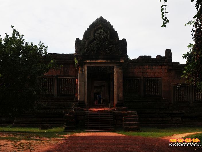 班玛黛寺-吴哥有比较多女人味命名的寺庙，规模小但清净.jpg