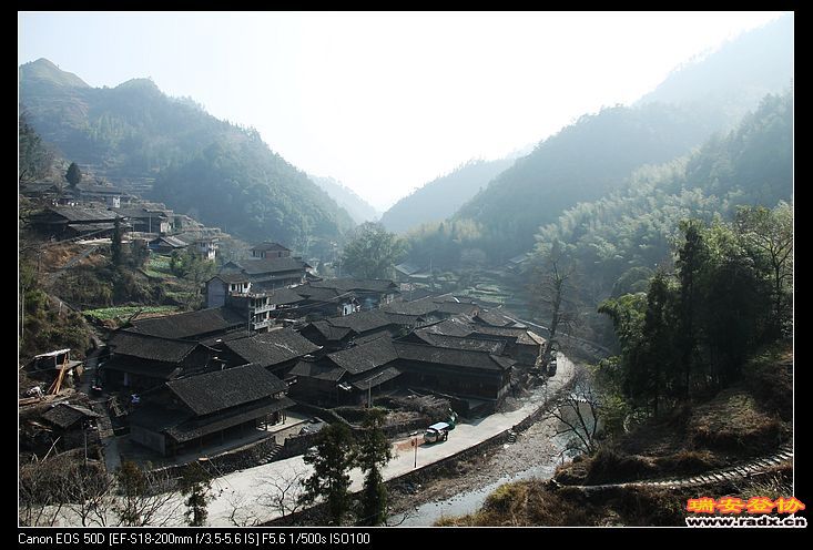岩龙古村全貌