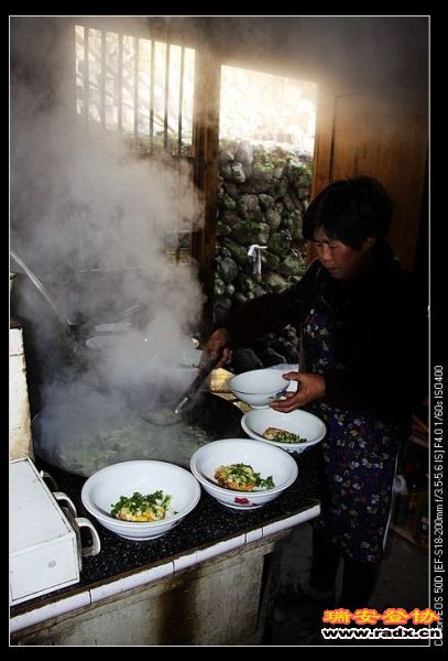 美味可口的早餐，有菜有肉有鸡蛋