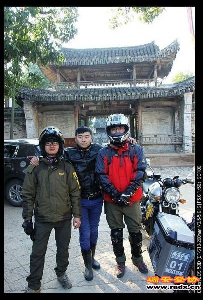 瑞安摩托三小伙