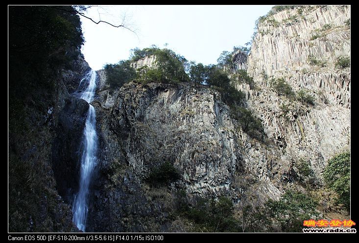 上瀑下瀑--龙凤大瀑布。