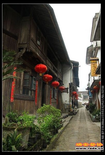 走到古街的尽头，再一次回望其风采。