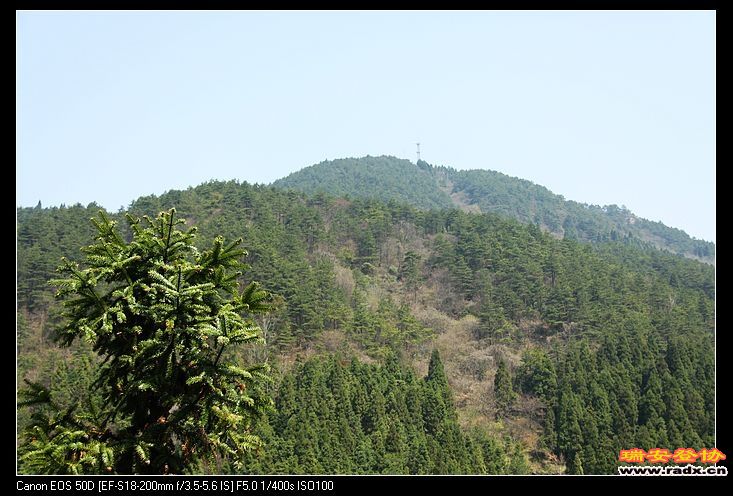 遥望峰顶，感慨几分。
