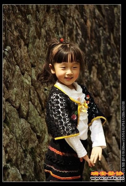 老谢孙女，活泼，可爱。