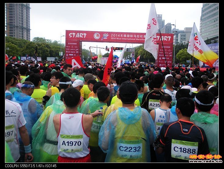 近2万人的参赛队伍