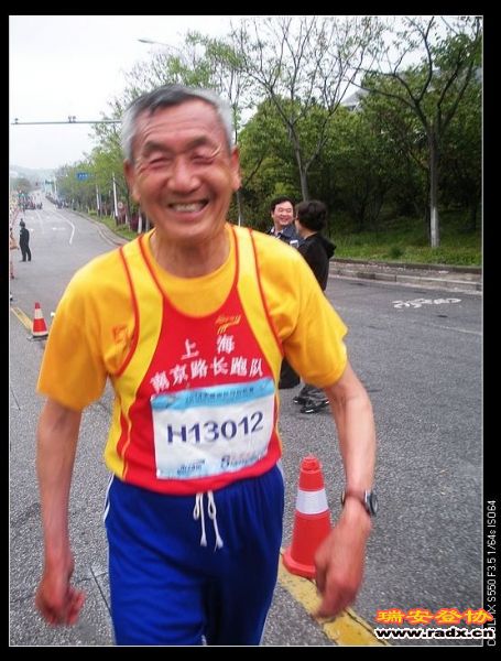 碰到这大爷时，我问他多大，他说78，厉害，他说前面还有个88岁的呢