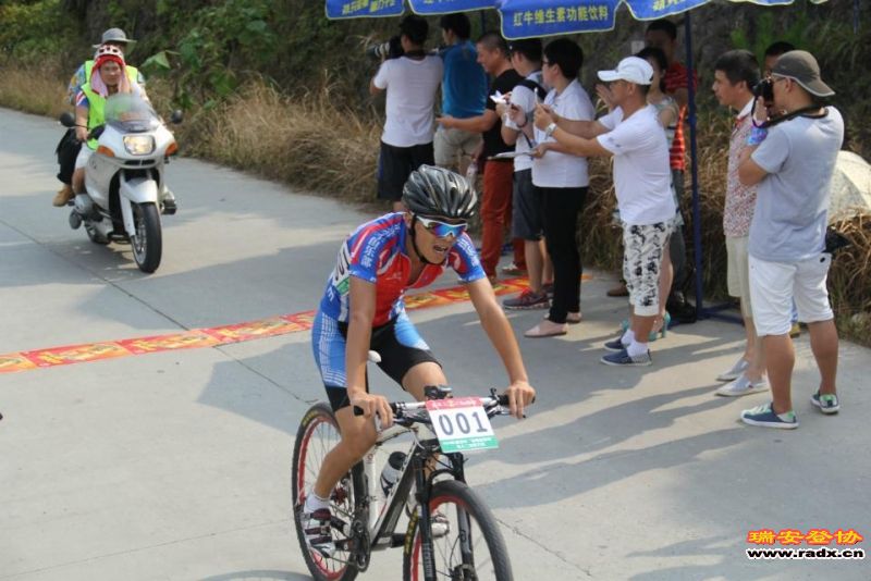 第一名12分19秒83