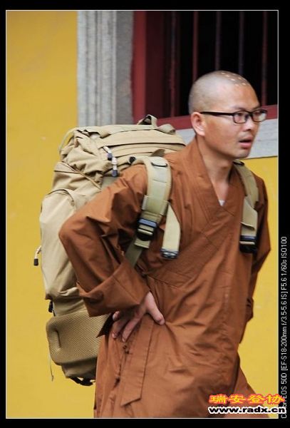 遇辽宁僧侣来寺取经，膜拜舍利子！