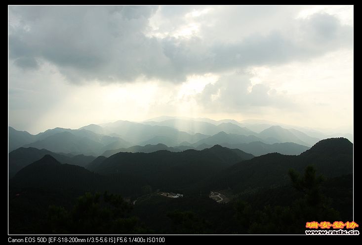 要等一个多小时，落日余辉