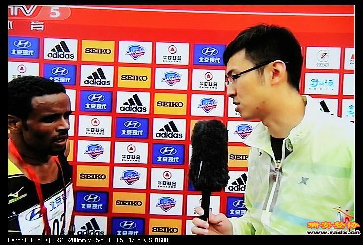 冠军接受央视采访