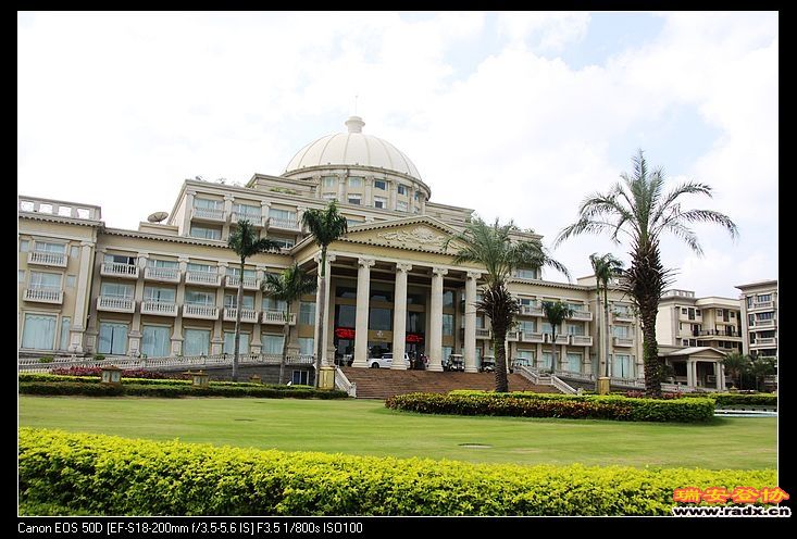 住的酒店--美视五月花高尔夫度假酒店，去哪儿网订每晚300多元。