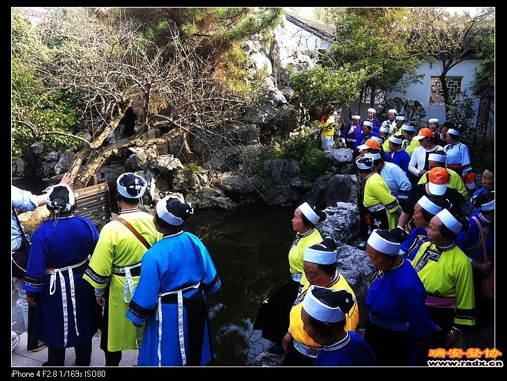 安顺布依族同胞来参观