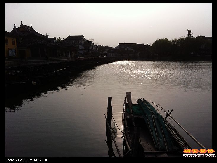 夕阳西下，欣喜人在天涯