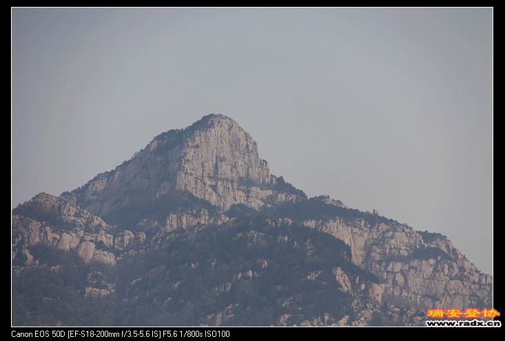 远眺泰山，壮美巍峨