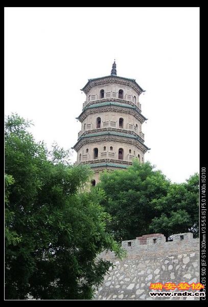 平凉市区的延恩寺塔