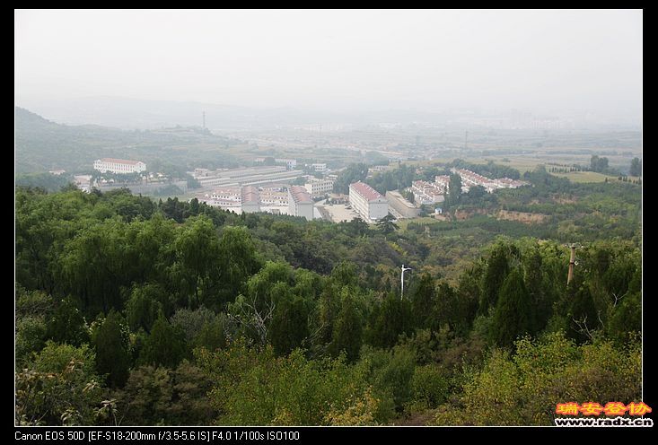 绿树环绕大寨村