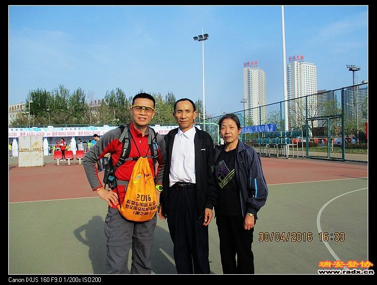 碰到绍兴俩夫妇参加全马，64岁的老林男子成绩3小时30分以内，列全国同龄组的20名内，非常佩服