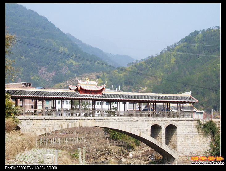 看到此桥，葡萄沟到了。