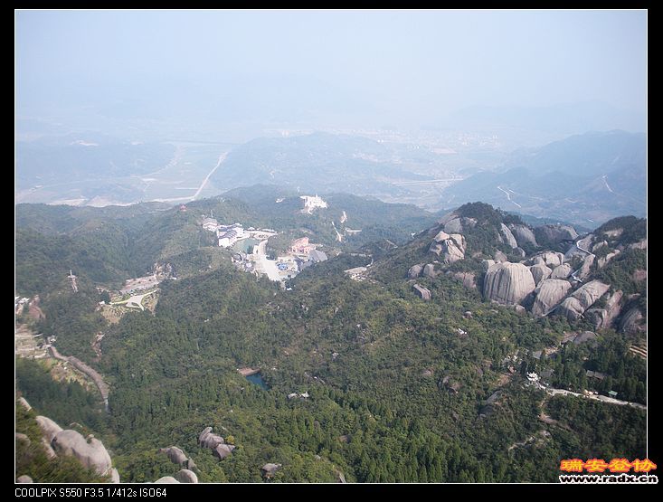 前方景区大门。