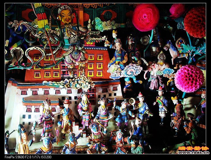 三绝之一：酥油花，非常精美。