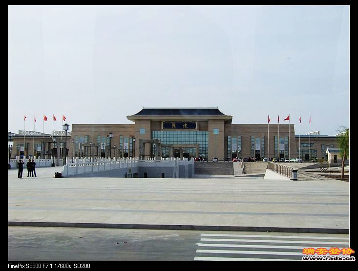 新建的敦煌火车站