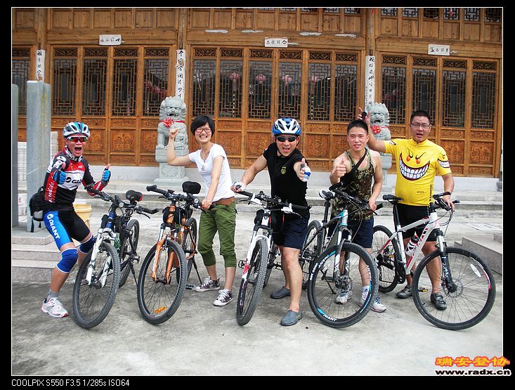 依然青春亮丽的苹果依旧。